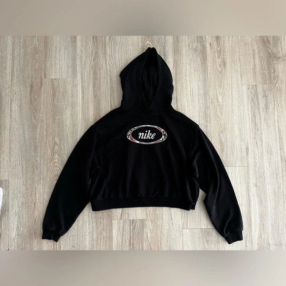 Nike Women’s Cropped Black Logo Tee with Floral Design - Size Medium - Picture 4 of 7